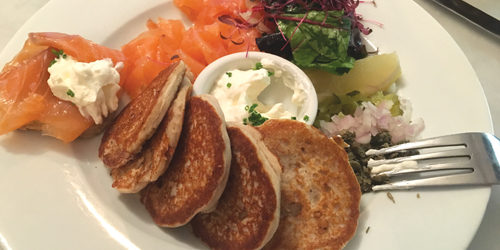 TT Food Smoked salmon and bilinis at Riddle and Finns e1485969604303