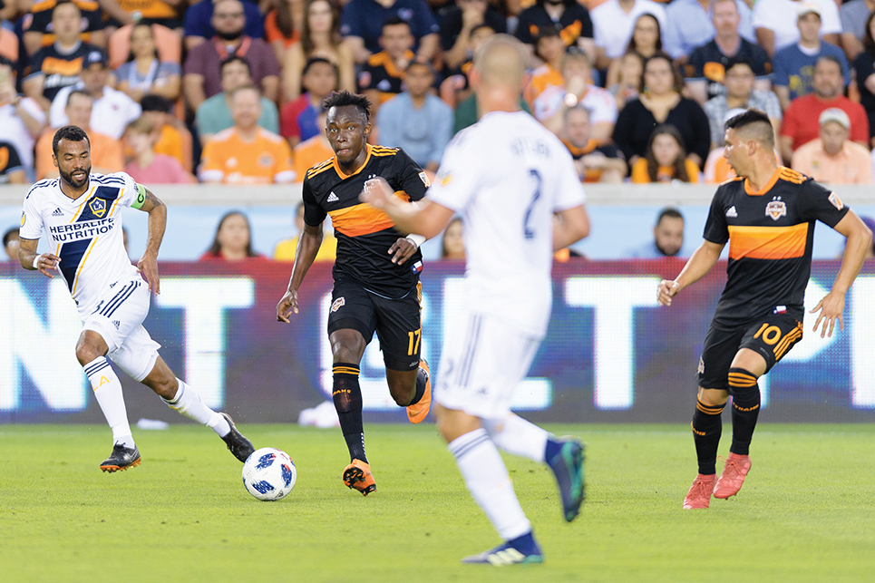 Dynamo v LA  Ellis and Cole in action