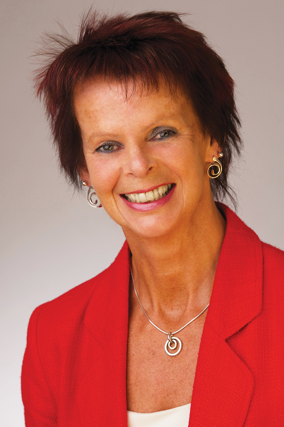 Anne Milton Red Jacket 02 300dpi